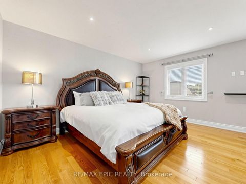 Photo 30 at 6 Malta Court, Jefferson, Richmond Hill