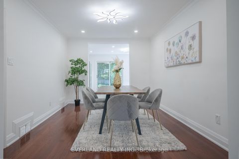 Photo 11 at 351 Lawrence Avenue W, Nortown, Toronto