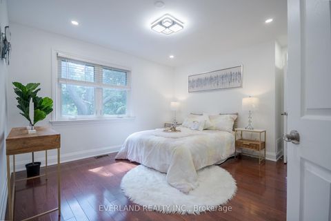 Photo 15 at 351 Lawrence Avenue W, Nortown, Toronto
