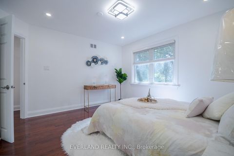 Photo 18 at 351 Lawrence Avenue W, Nortown, Toronto