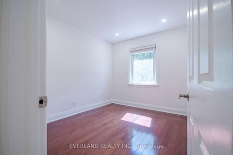 Photo 24 at 351 Lawrence Avenue W, Nortown, Toronto