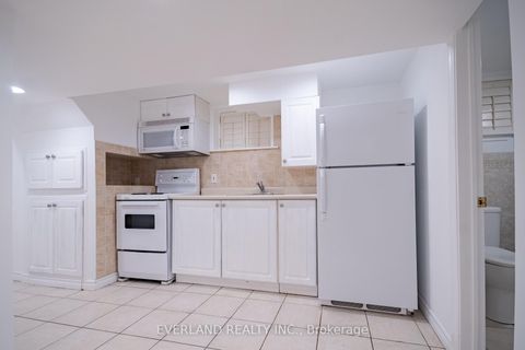Photo 34 at 351 Lawrence Avenue W, Nortown, Toronto
