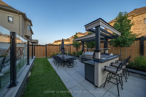 Photo 11 at 43 Sir Henry Court, King City, King