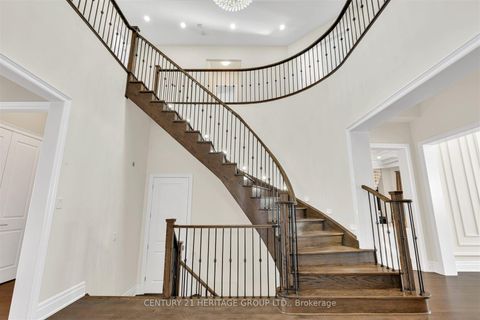 Photo 31 at 43 Sir Henry Court, King City, King