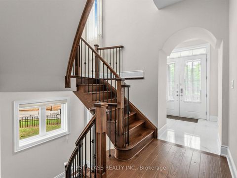 Photo 7 at 16 Macdonald Court, Oak Ridges Lake Wilcox, Richmond Hill