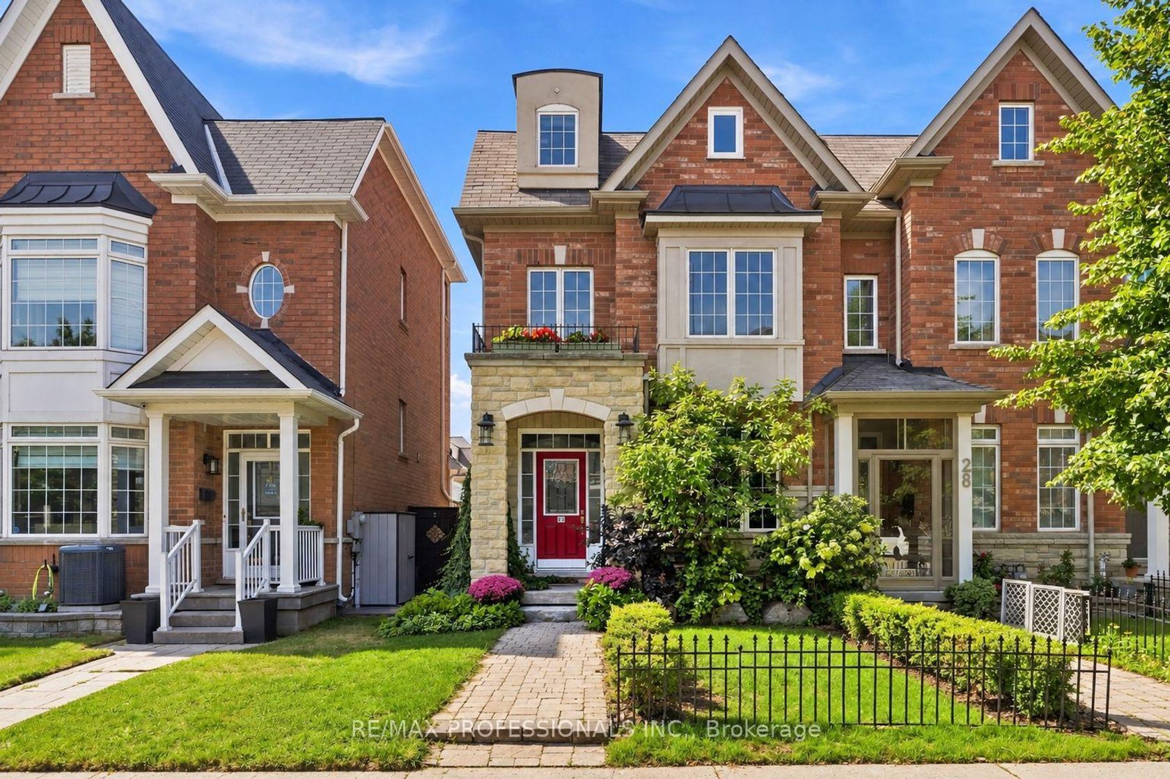 26 Abraham Welsh Road, Pelmo Park W5, Toronto photo number 2