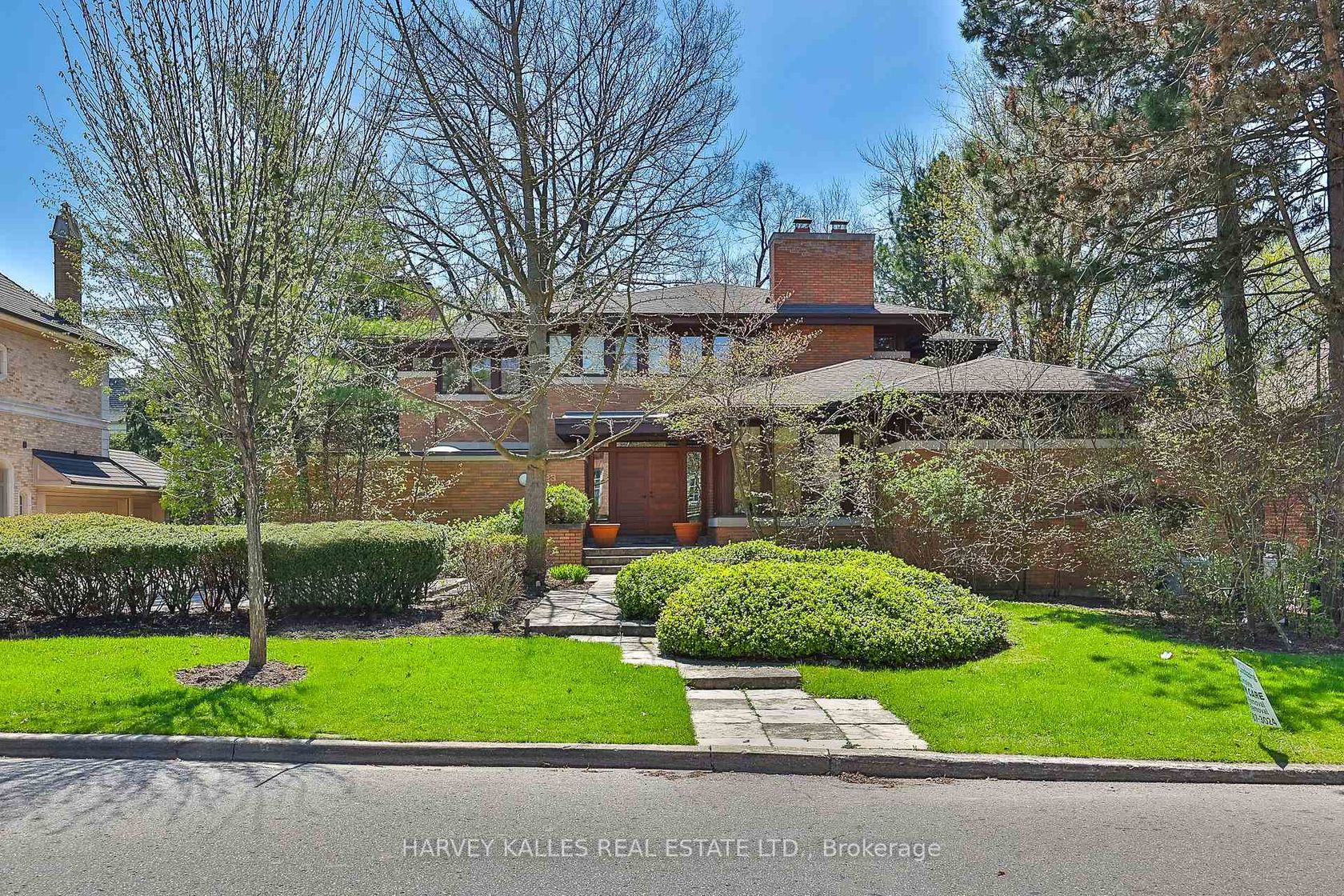 223 Hillhurst Boulevard, Nortown, Toronto photo number 2
