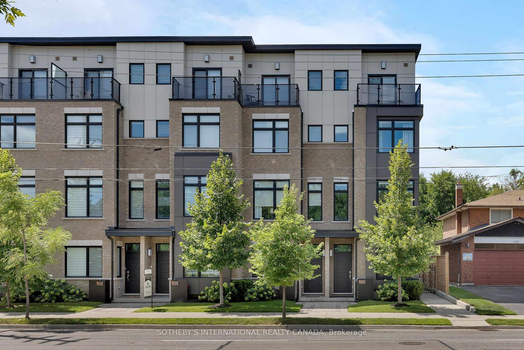 1130C Islington Avenue, City Centre West, Toronto photo number 2