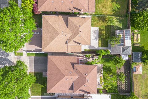 Photo 2 at 40 Beamsville Drive, L'Amoreaux, Toronto