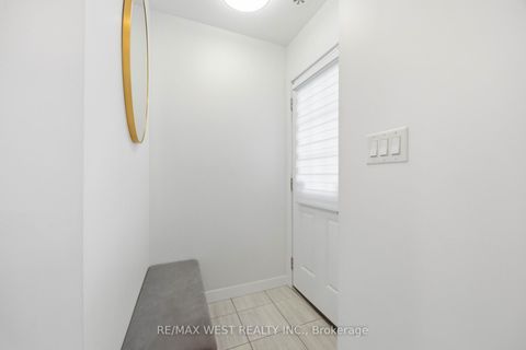 Photo 4 at 1 - 6 Bicknell Avenue, Eglinton West, Toronto
