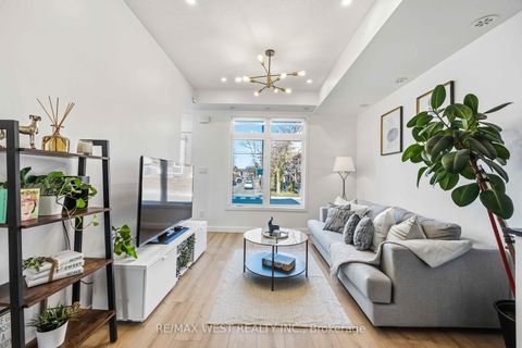 Photo 5 at 1 - 6 Bicknell Avenue, Eglinton West, Toronto