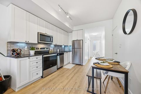 Photo 9 at 1 - 6 Bicknell Avenue, Eglinton West, Toronto