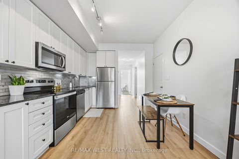 Photo 11 at 1 - 6 Bicknell Avenue, Eglinton West, Toronto