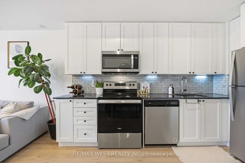 Photo 15 at 1 - 6 Bicknell Avenue, Eglinton West, Toronto