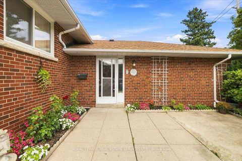 Photo 2 at 142 Cass Avenue, Sullivan, Toronto