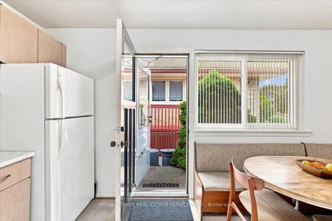Photo 10 at 142 Cass Avenue, Sullivan, Toronto
