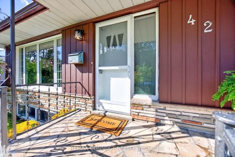 Photo 3 at 42 Bainhart Crescent, Woburn, Toronto