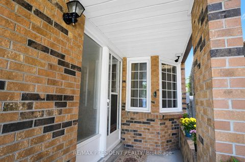 Photo 2 at 29 Norbrook Crescent, Clairville, Toronto