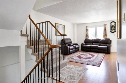 Photo 3 at 29 Norbrook Crescent, Clairville, Toronto