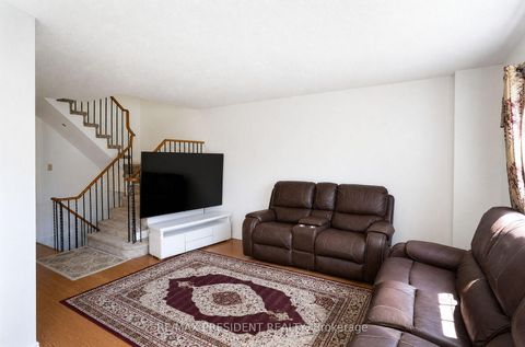 Photo 5 at 29 Norbrook Crescent, Clairville, Toronto