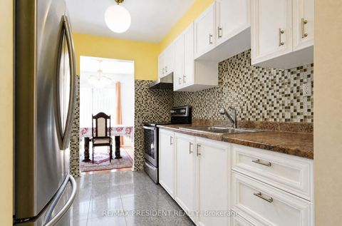 Photo 6 at 29 Norbrook Crescent, Clairville, Toronto