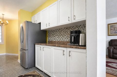 Photo 7 at 29 Norbrook Crescent, Clairville, Toronto