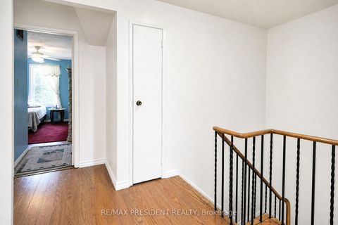 Photo 12 at 29 Norbrook Crescent, Clairville, Toronto