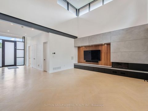 Photo 8 at 95 Penstock Court, Mill Pond, Richmond Hill