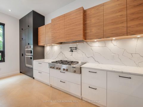 Photo 13 at 95 Penstock Court, Mill Pond, Richmond Hill