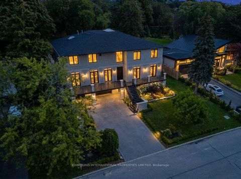 Photo 2 at 118 Laurentide Drive, Donalda, Toronto