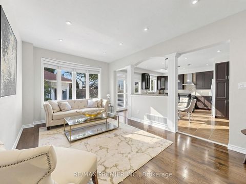 Photo 7 at 50 Ascalon Drive, Patterson, Vaughan