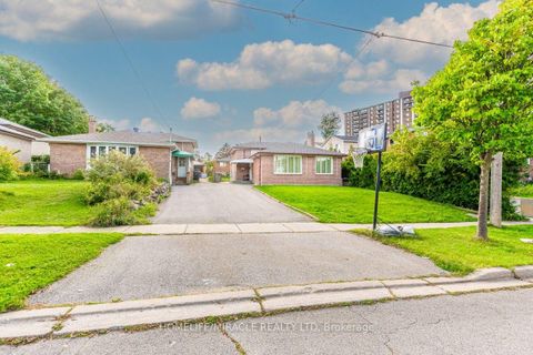 Photo 2 at 20 Mayhill Crescent, Woburn, Toronto