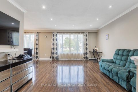 Photo 4 at 20 Mayhill Crescent, Woburn, Toronto