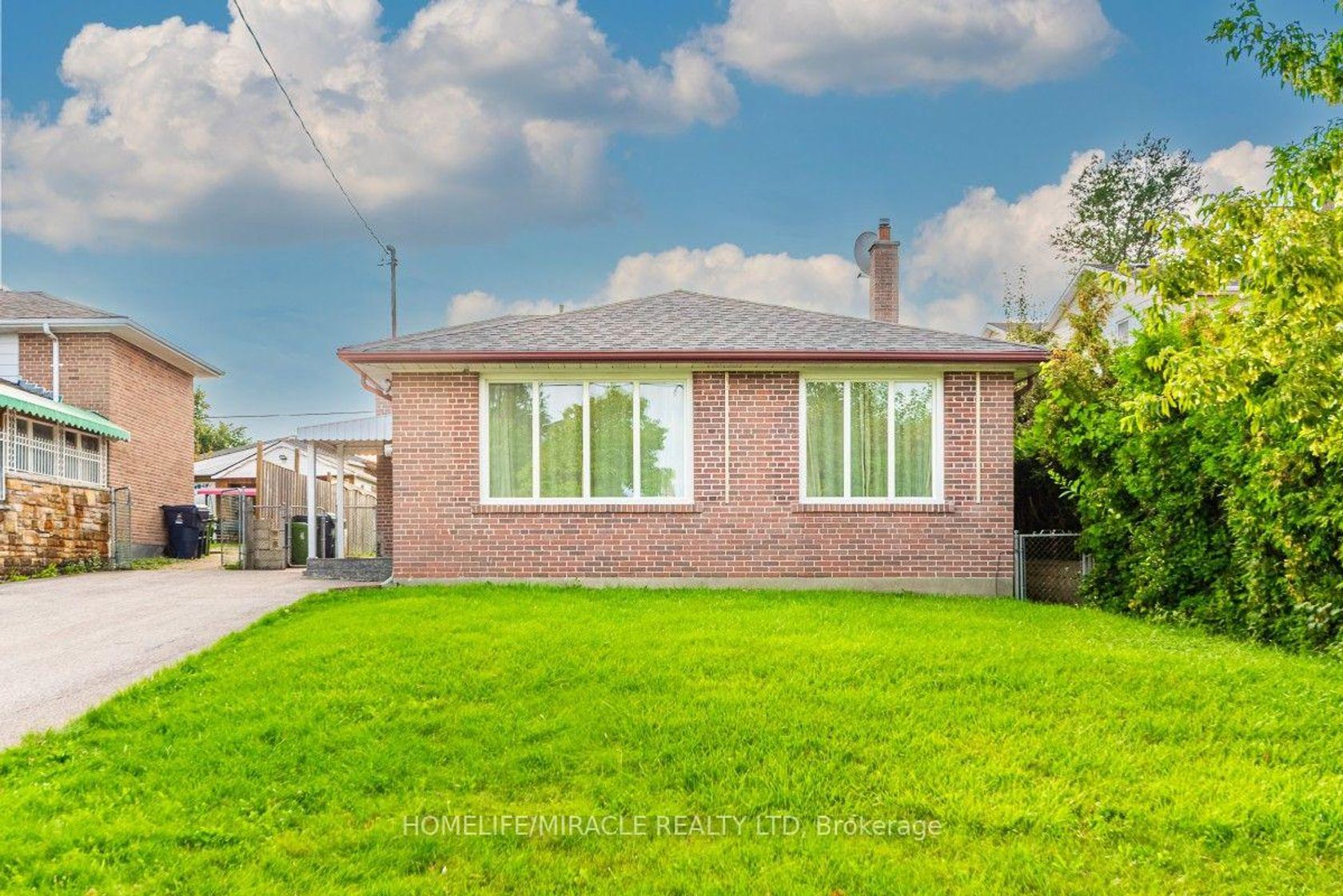20 Mayhill Crescent, Woburn, Toronto photo number 2