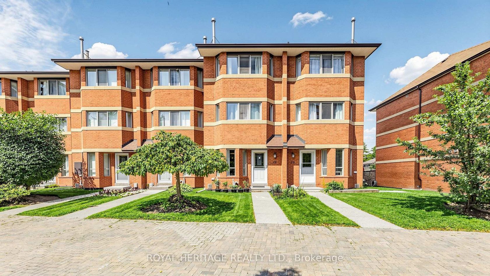 Th 19 - 2472 Eglinton Avenue E, Eglinton East, Toronto photo number 2