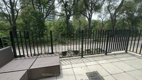Photo 5 at TH1 - 2212 Lake Shore Boulevard W, Mimico, Toronto