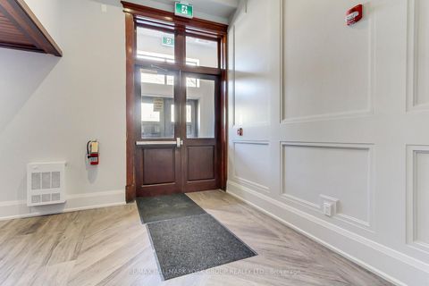 Photo 3 at 203 - 400 Park Avenue, Central Newmarket, Newmarket