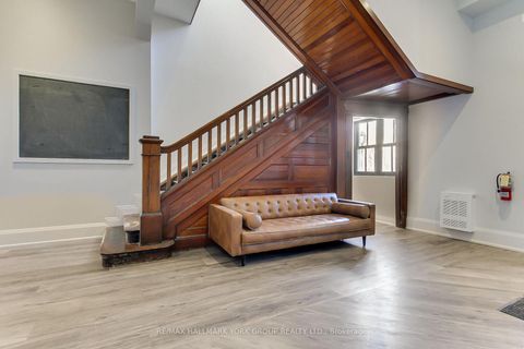 Photo 4 at 203 - 400 Park Avenue, Central Newmarket, Newmarket