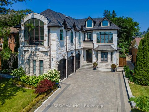 Photo 1 at 102 Oxford Street, Mill Pond, Richmond Hill