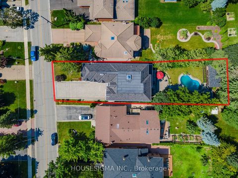 Photo 2 at 102 Oxford Street, Mill Pond, Richmond Hill