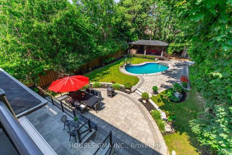 Photo 3 at 102 Oxford Street, Mill Pond, Richmond Hill
