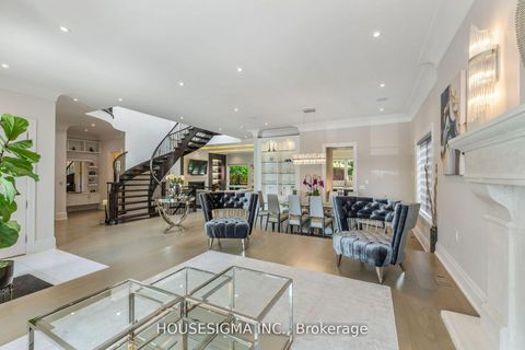 Photo 11 at 102 Oxford Street, Mill Pond, Richmond Hill