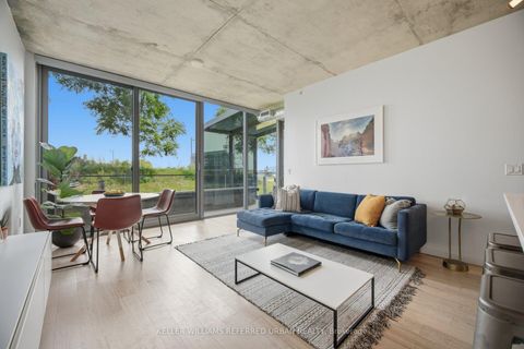 Photo 2 at Th105 - 170 Bayview Avenue, Moss Park, Toronto