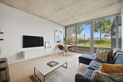 Photo 3 at Th105 - 170 Bayview Avenue, Moss Park, Toronto