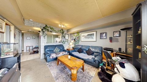 Photo 13 at 417 - 160 Wellington Street E, Aurora Village, Aurora