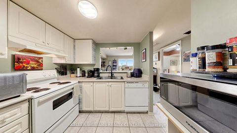 Photo 16 at 417 - 160 Wellington Street E, Aurora Village, Aurora