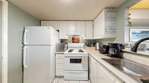 Photo 17 at 417 - 160 Wellington Street E, Aurora Village, Aurora