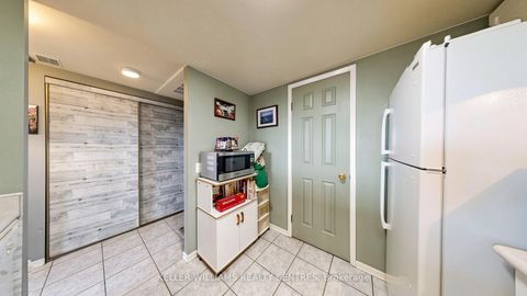 Photo 19 at 417 - 160 Wellington Street E, Aurora Village, Aurora