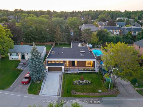 Photo 2 at 82 Donhill Crescent, Kleinburg, Vaughan