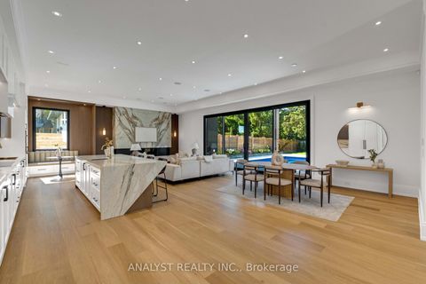 Photo 6 at 82 Donhill Crescent, Kleinburg, Vaughan